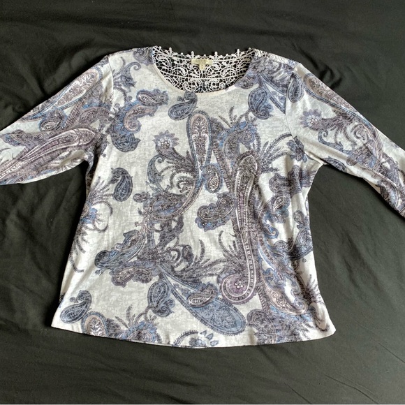 LAURA PETITES PAISLEY PRINT BLOUSE WITH LACE DETAILS AND 3/4 SLEEVES WOMENS M - Picture 1 of 5